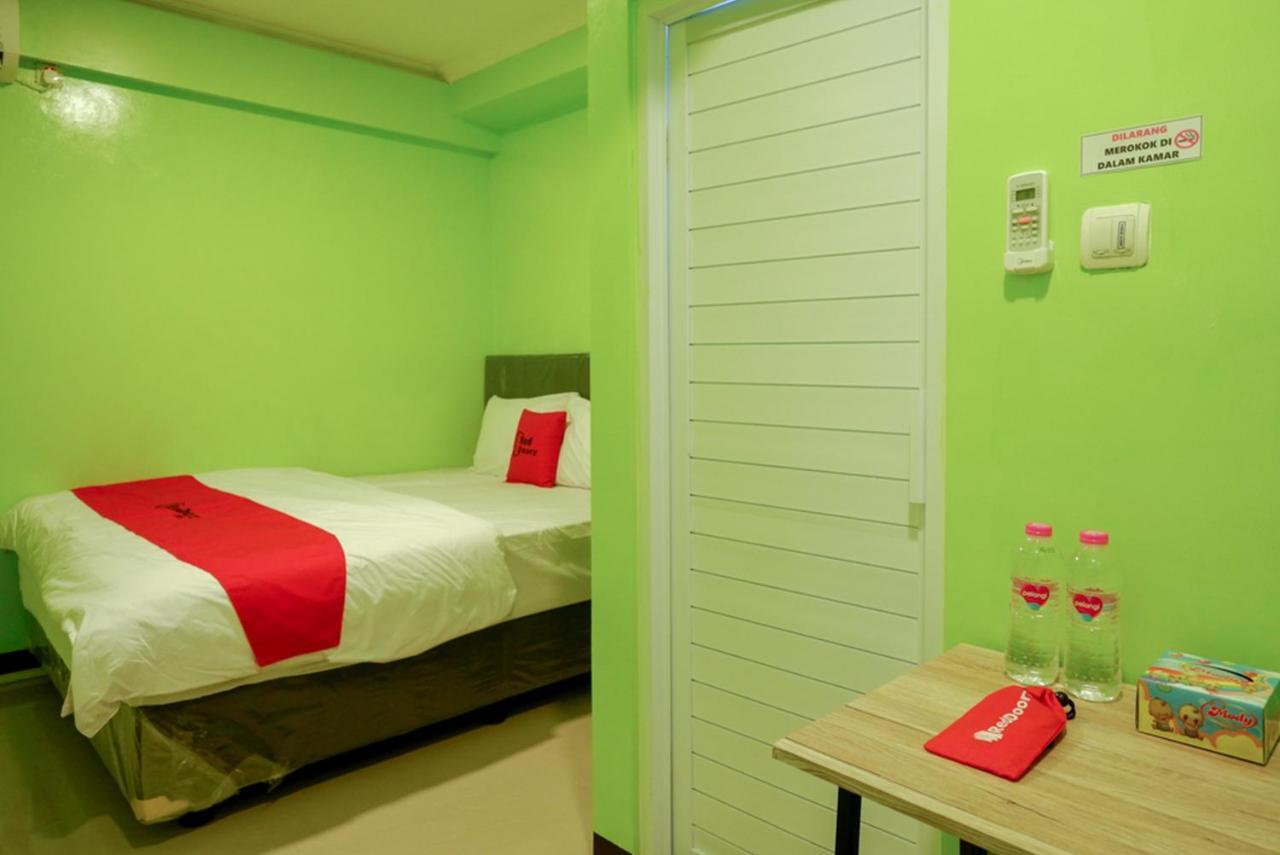 Reddoorz @ Jalan Gatot Subroto Semarang Hotel Ngoại thất bức ảnh