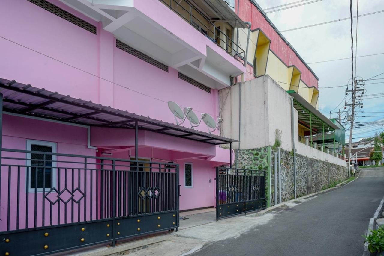 Reddoorz @ Jalan Gatot Subroto Semarang Hotel Ngoại thất bức ảnh
