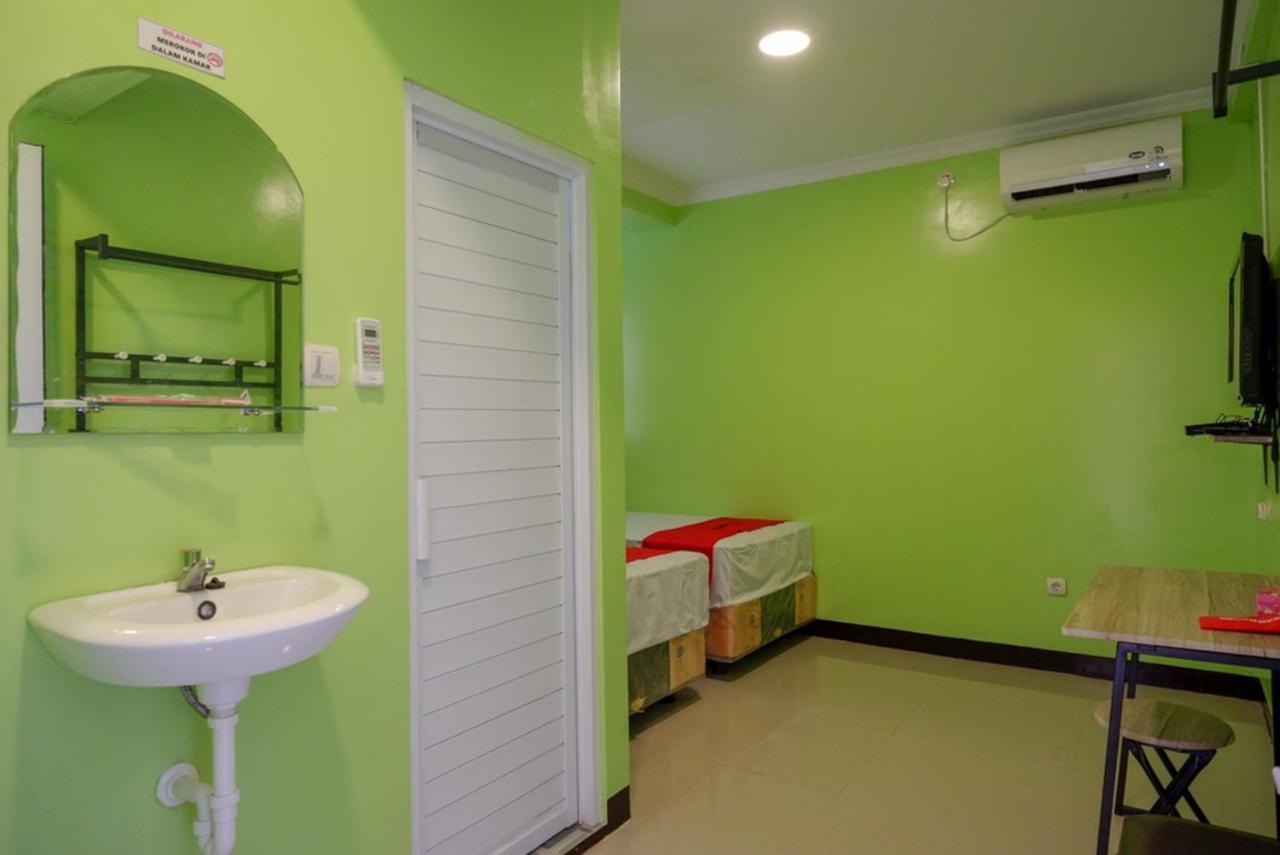 Reddoorz @ Jalan Gatot Subroto Semarang Hotel Ngoại thất bức ảnh