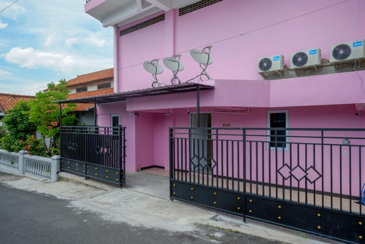 Reddoorz @ Jalan Gatot Subroto Semarang Hotel Ngoại thất bức ảnh